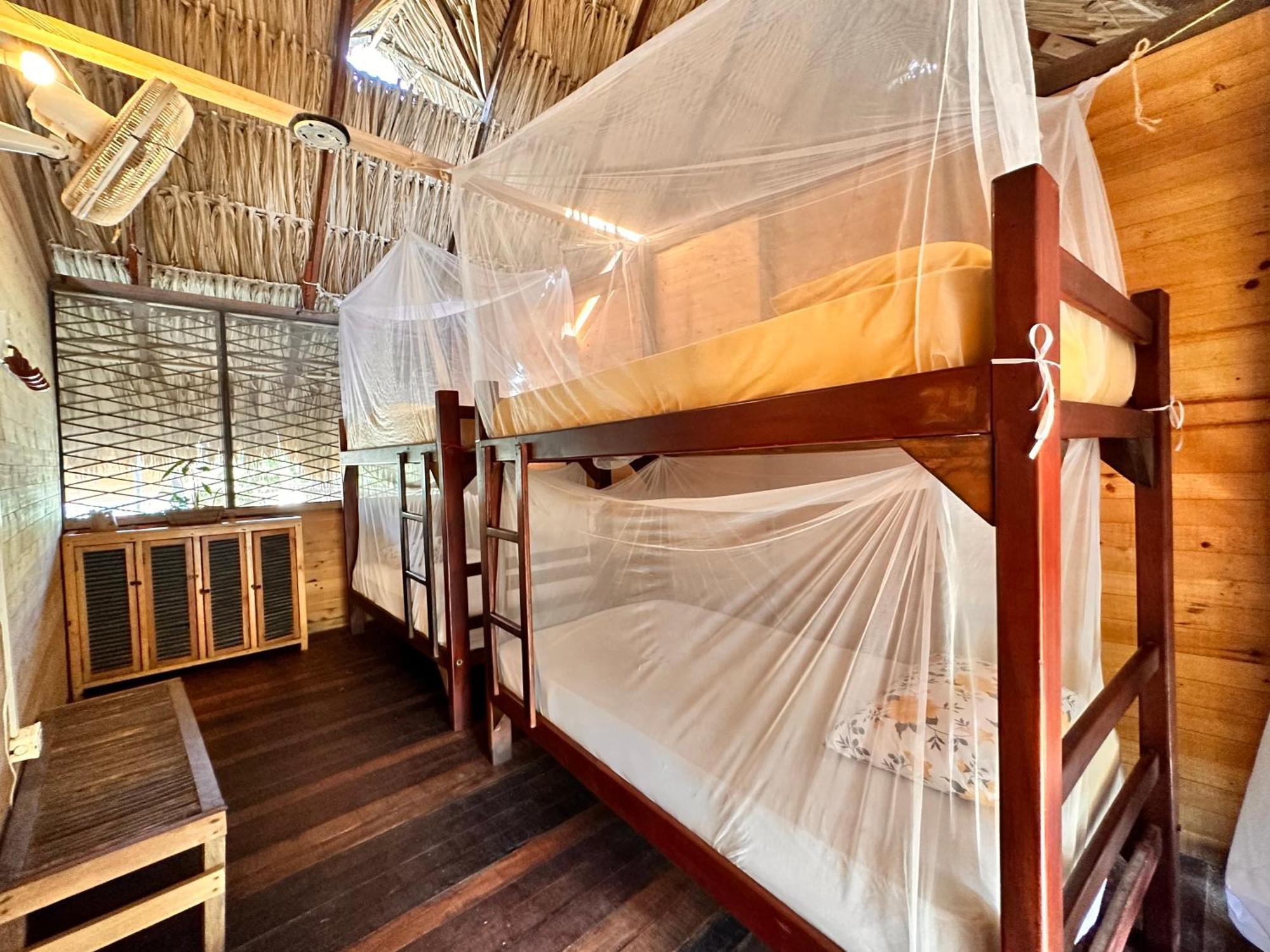 Bella Flor Hostel Паломино Екстериор снимка